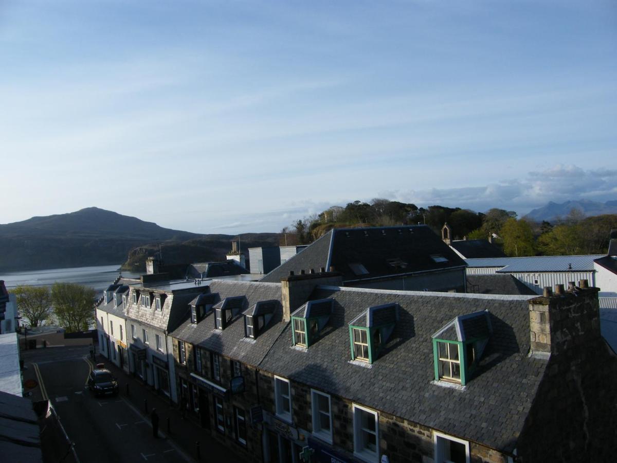 The Caledonian Hotel Portree Exterior photo